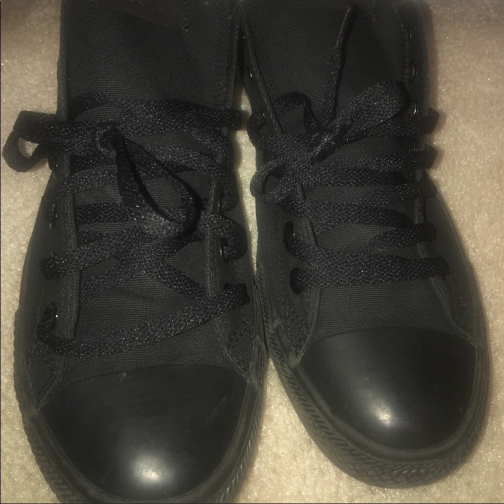 Black converse sneakers